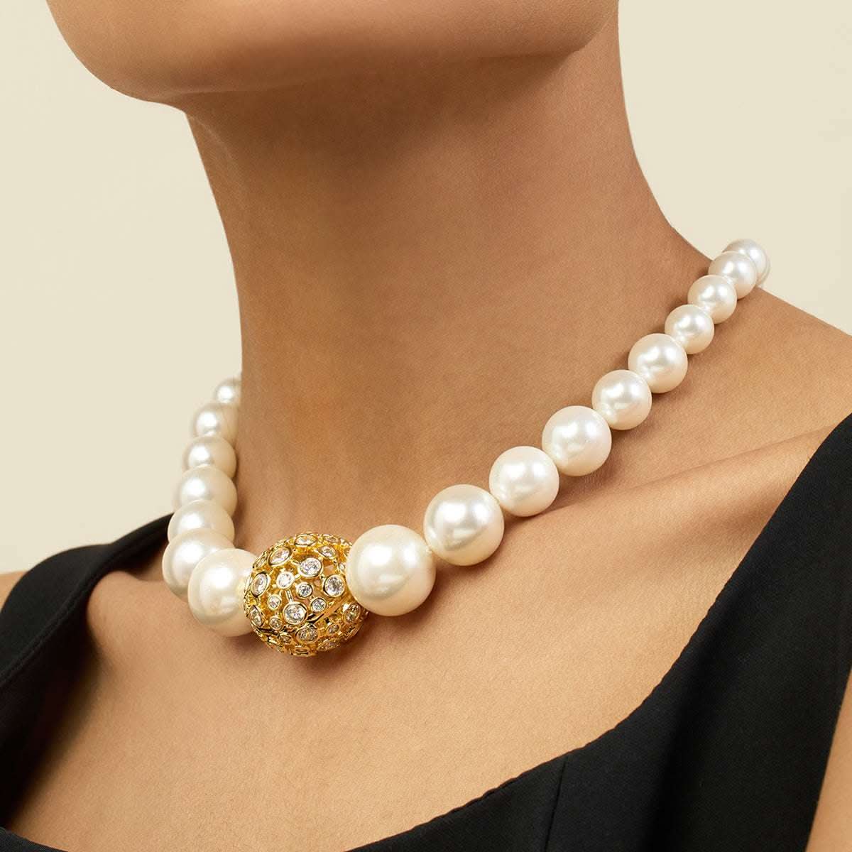 White Crystal Ball Pearl Necklace - Image 4